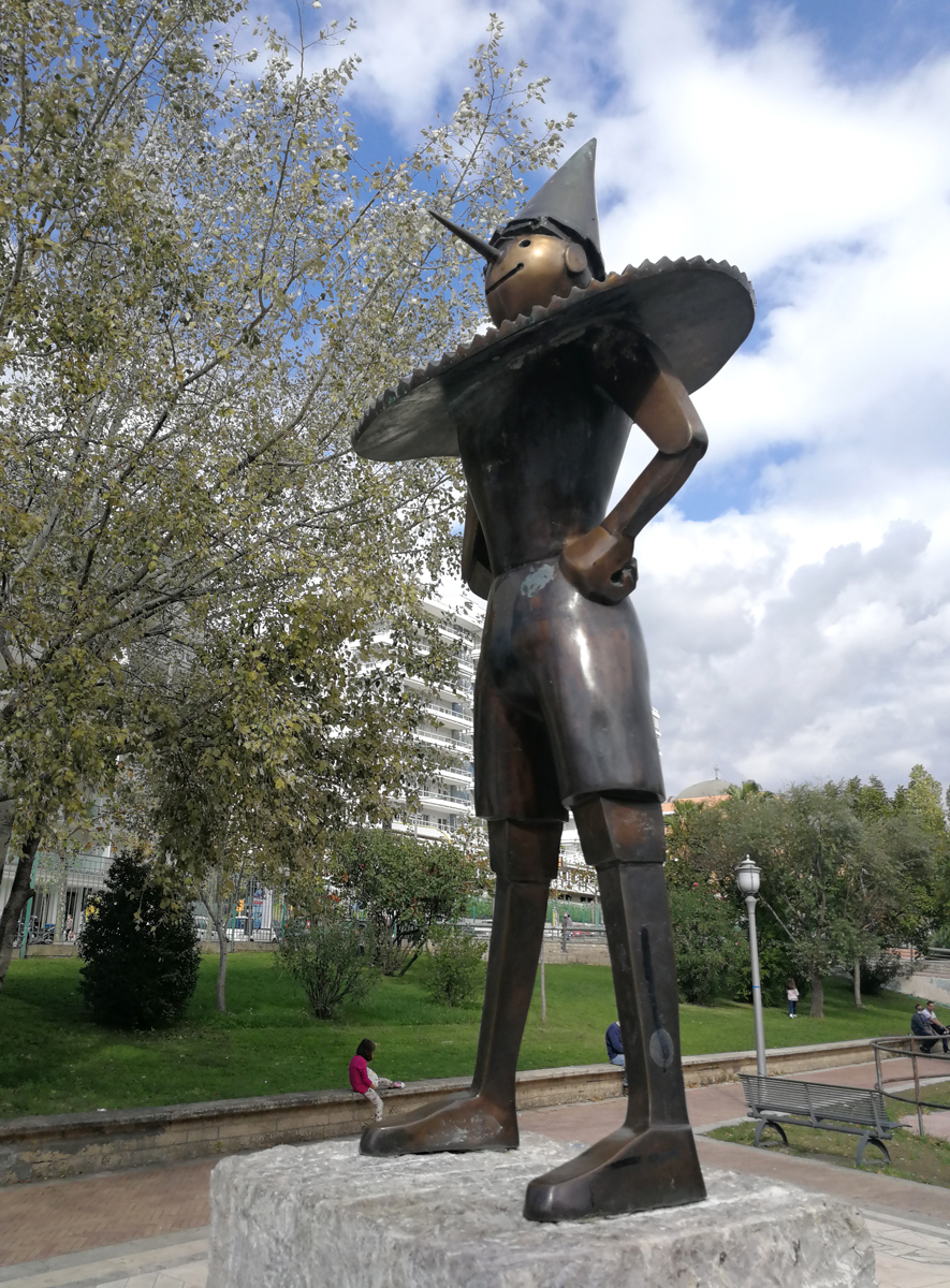 
  
    
      
      
          
Statua in bronzo di Pinocchio, realizzata da Antonio Petti

    
  
          
