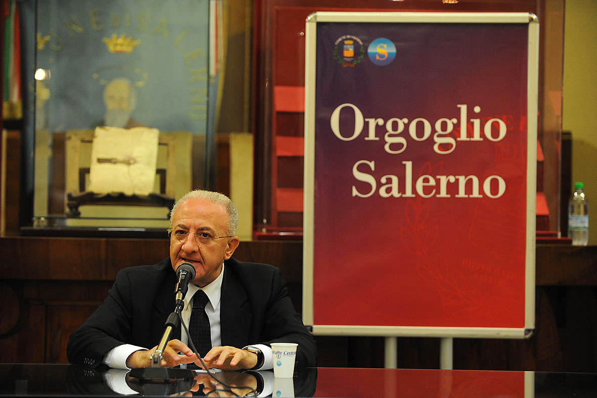   Riqualificazione e parcheggi in Piazza Cavour, con il Sindaco Vincenzo De Luca presentazione del progetto. Sabato 8 settembre 2012.
