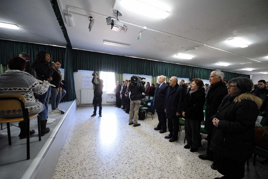   Il Sindaco Vincenzo De Luca in visita alla scuola Alfano I. Salerno, 9 gennaio 2012
