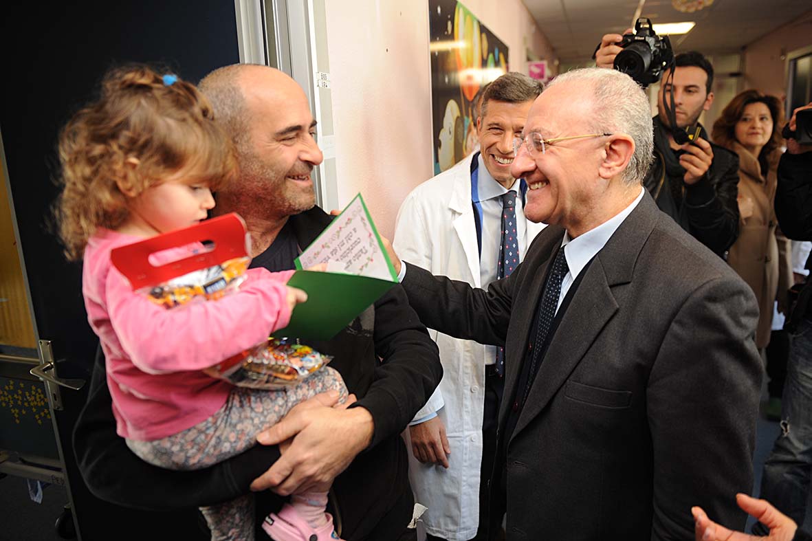   Il Sindaco De Luca in visita ai reparti pediatrici del "San Leonardo"
