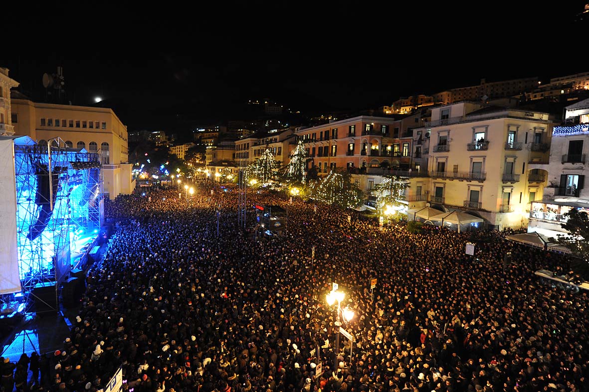   Centomila in piazza con Gianna Nannini ed il Sindaco Vincenzo De Luca. Salerno, 31 dicembre 2011
