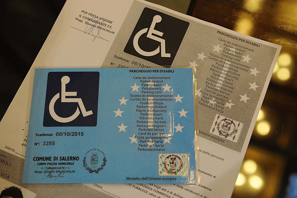   A Salerno, tra le prime citta' in Italia, i nuovi permessi di transito e sosta disabili antitruffa
