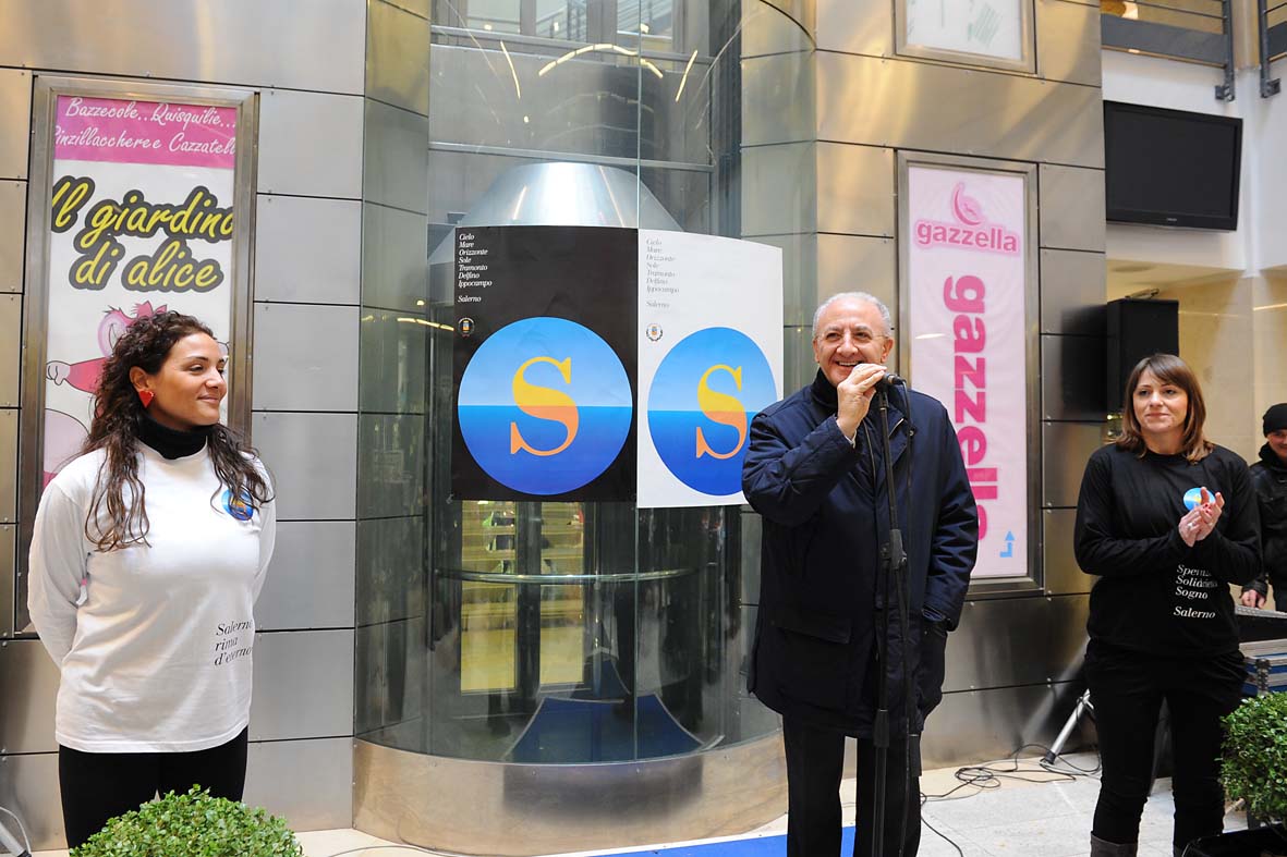   Il Sindaco De Luca inaugura le "Piazze dell'Amore". Salerno, 11 febbraio 2012
