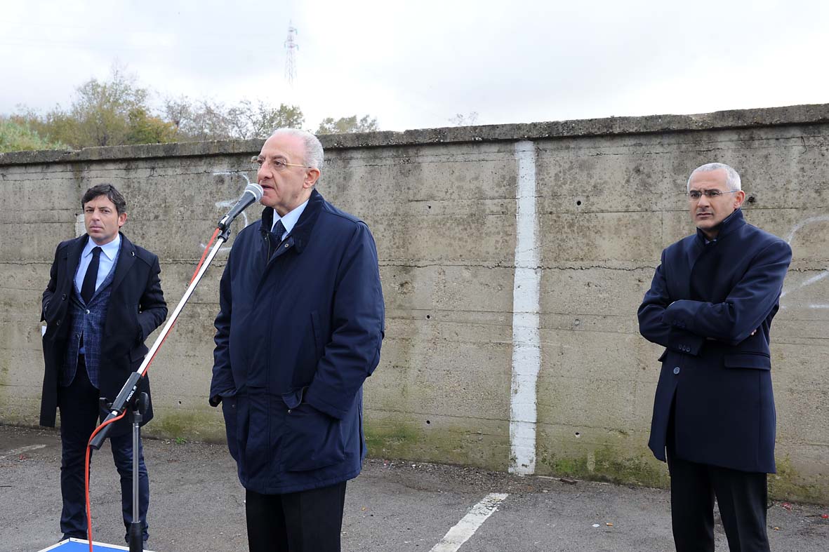   Con il Sindaco Vincenzo De Luca demolizione manufatti abusivi in localita' Ostaglio
