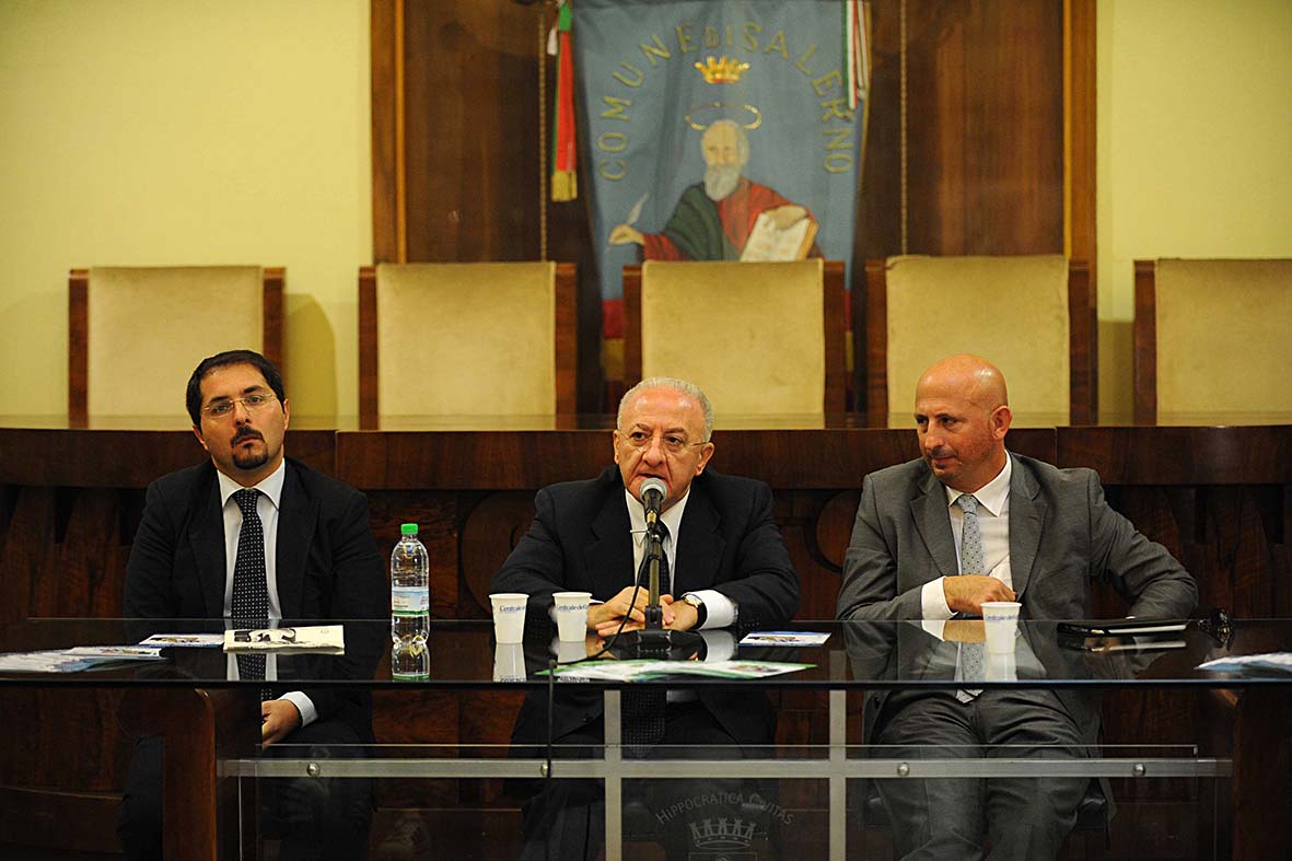   "Salerno Informa 089 988 0890"
