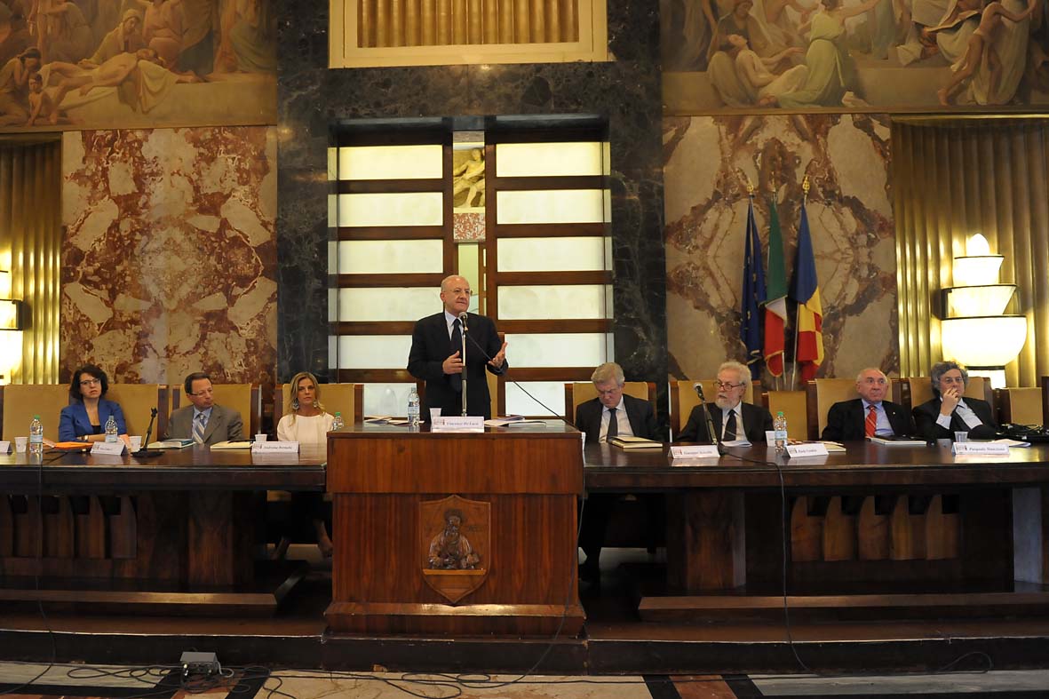   Il Sindaco Vincenzo De Luca interviene al Convegno "Amministrazione di sostegno. Prassi virtuose tra Solidarieta' e Autonomia". Salone dei Marmi, 1 Giugno 2012
