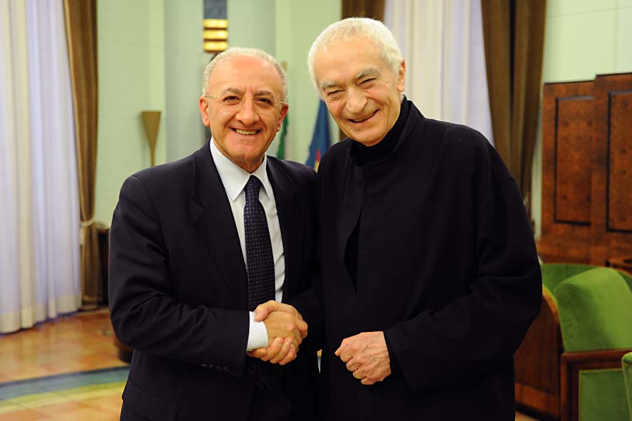   Massimo Vignelli a Salerno. Conferenza stampa con il Sindaco Vincenzo De Luca a Palazzo di Citta'. Salerno, 22 Novembre 2011.
