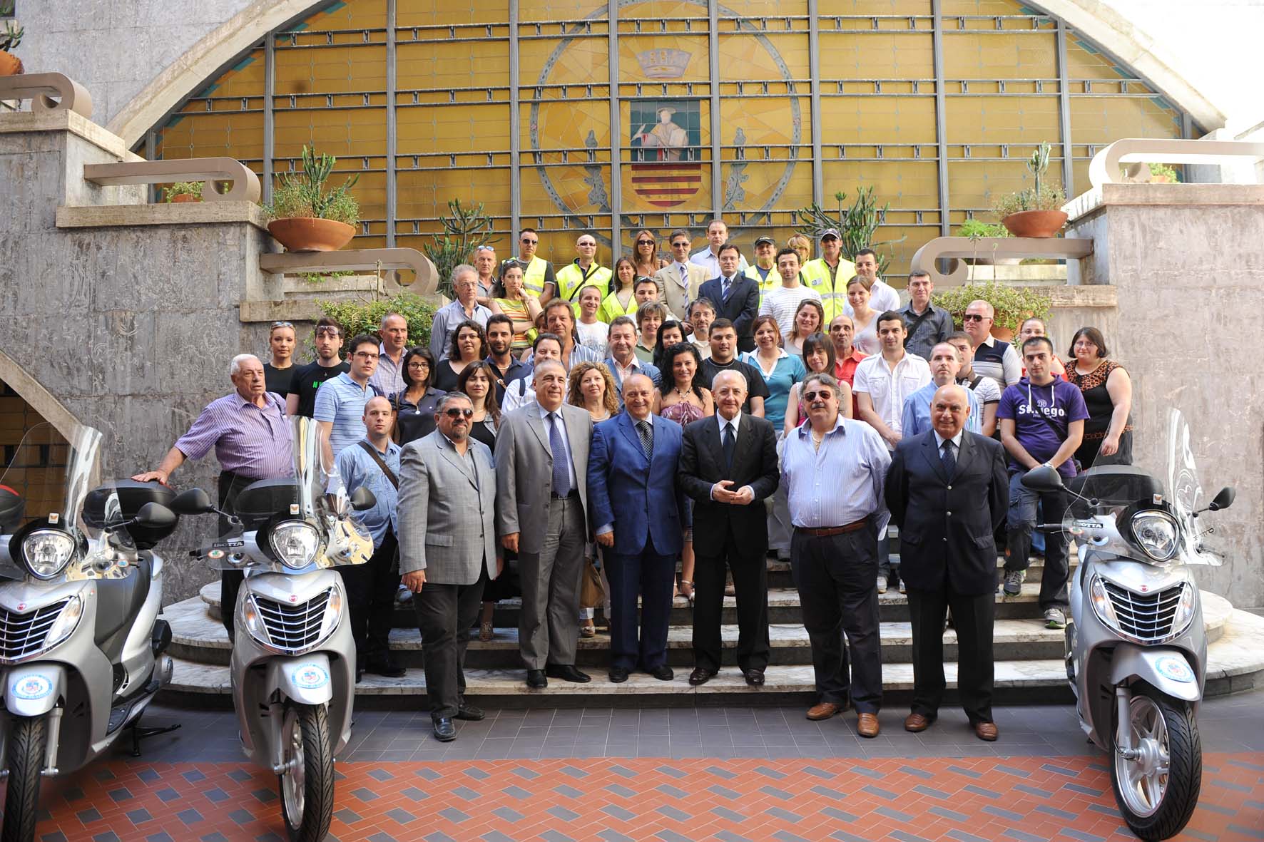   Presentazione del corso di formazione per volontari della Protezione Civile e consegna di nuovi motorini per l'espletamento del servizio. Salerno, 17 giugno 2010

