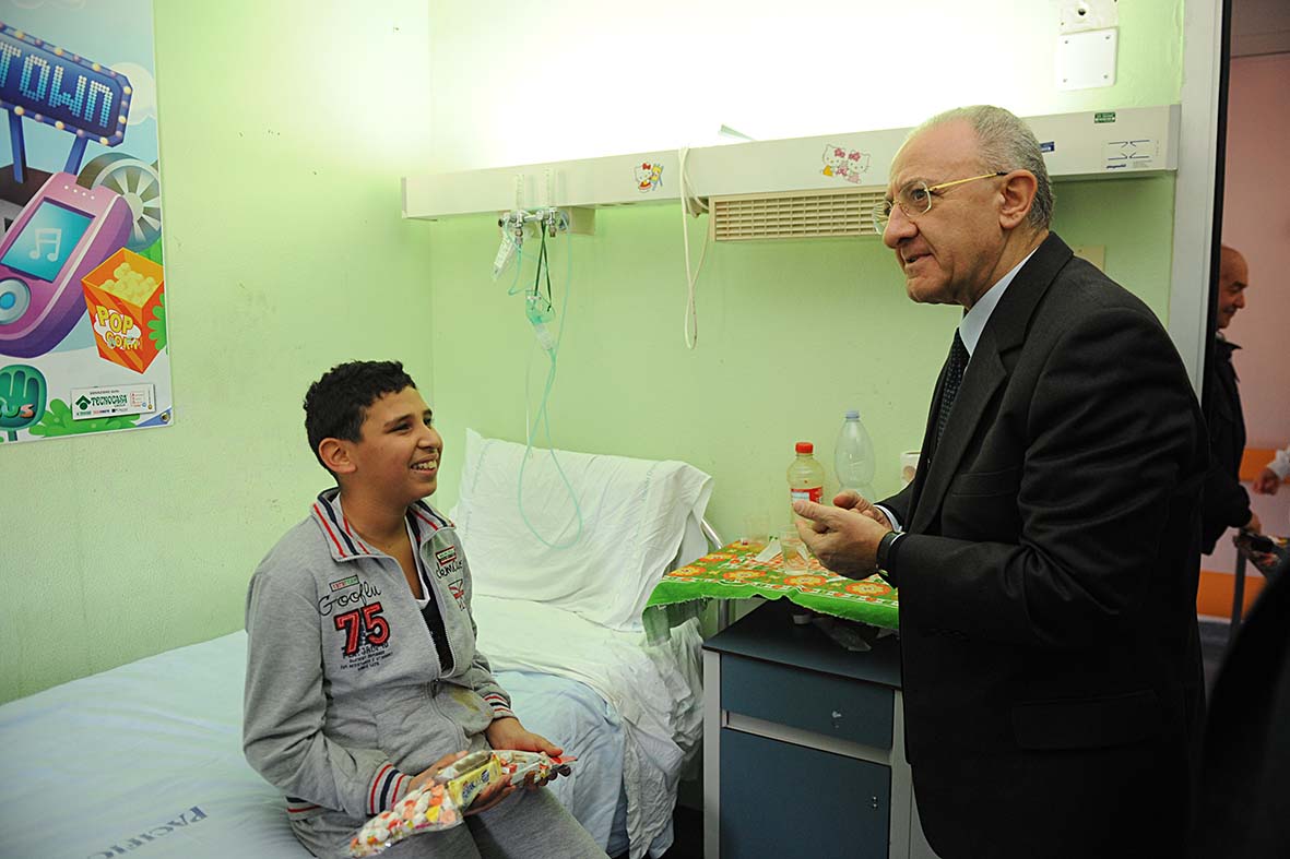   Il Sindaco De Luca in visita ai reparti pediatrici del "San Leonardo"
