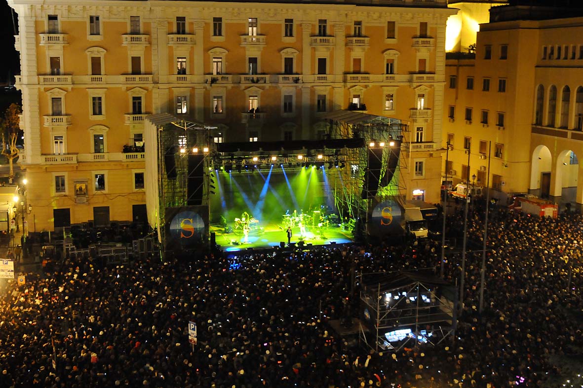   Centomila in piazza con Gianna Nannini ed il Sindaco Vincenzo De Luca. Salerno, 31 dicembre 2011

