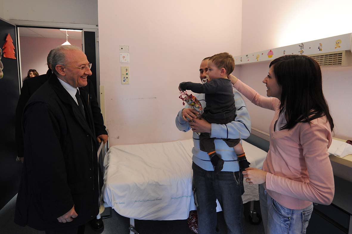   Il Sindaco De Luca visita il reparto di Pediatria dell'Ospedale San Giovanni di Dio e Ruggi d?Aragona
