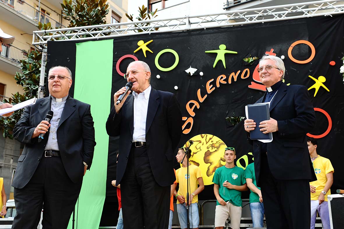   Il Sindaco e Vice Ministro V. De Luca alla Giornata Regionale dei Giovani 2013
