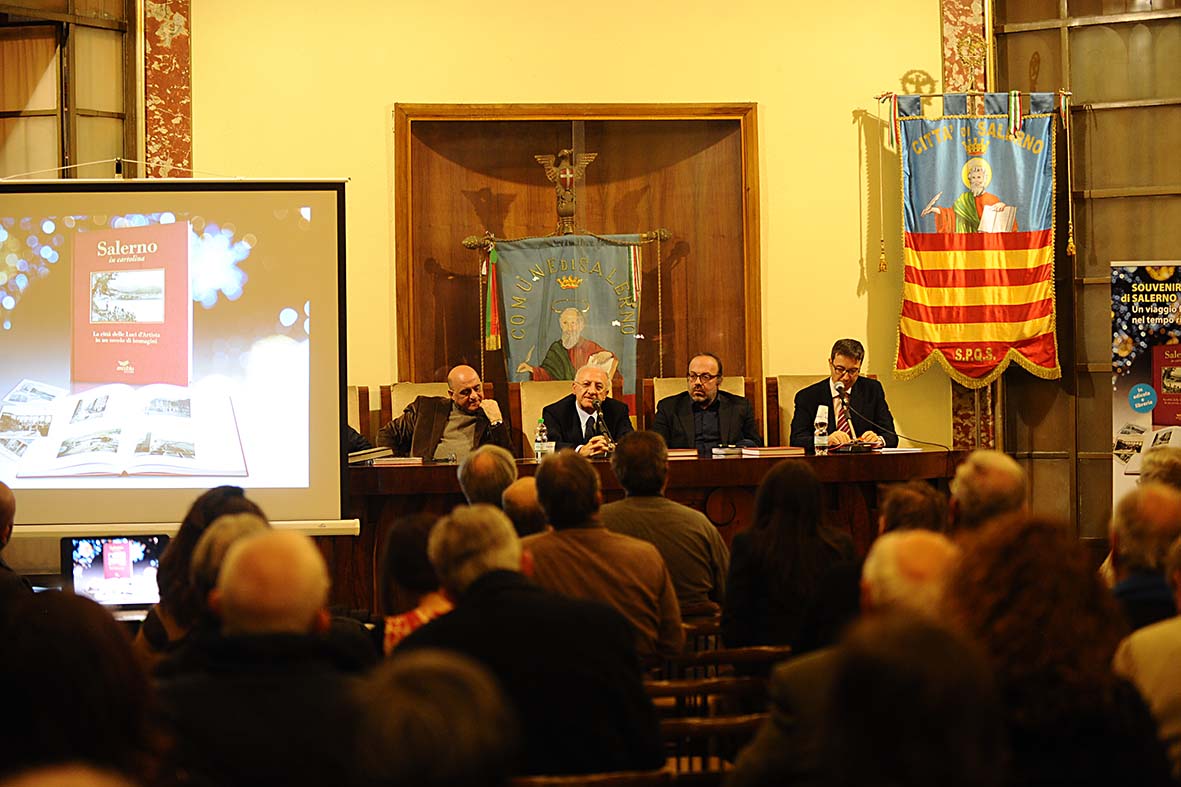   Salerno in cartolina - la citta' delle Luci d'Artista in un secolo di immagini
