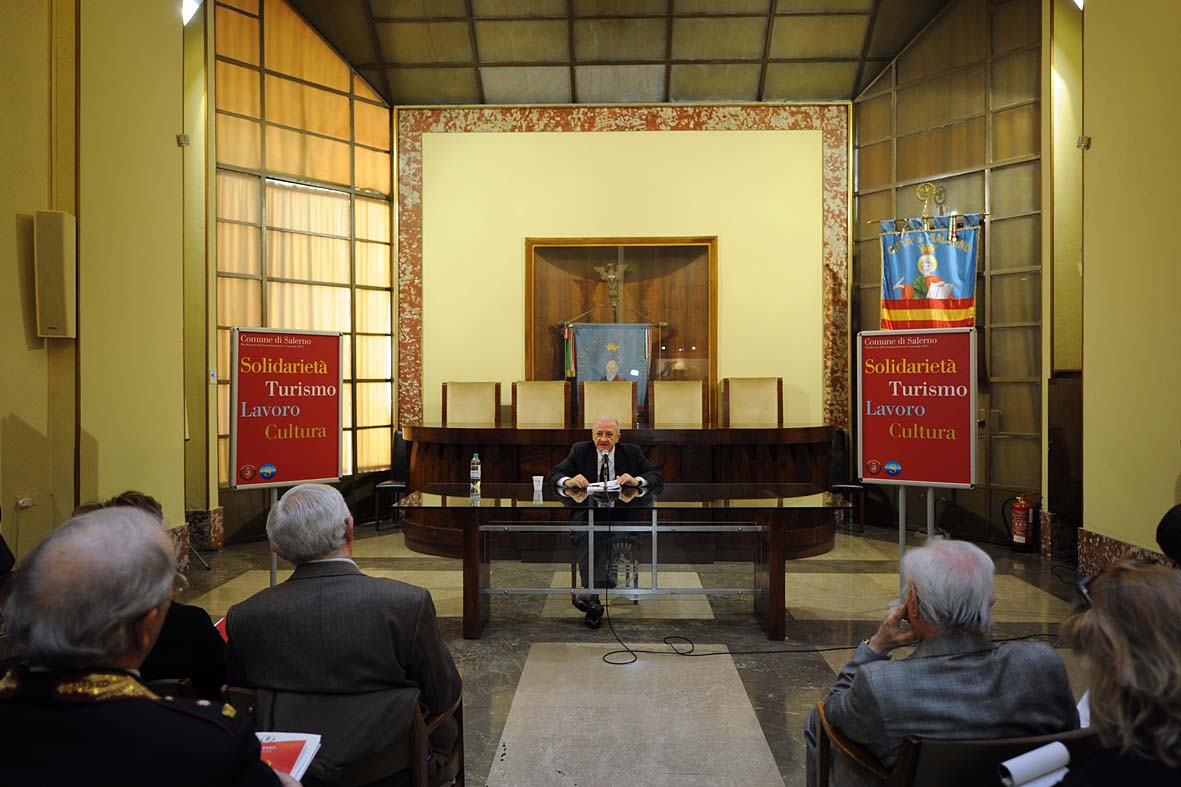   Conferenza stampa di fine anno con il Sindaco Vincenzo De Luca
