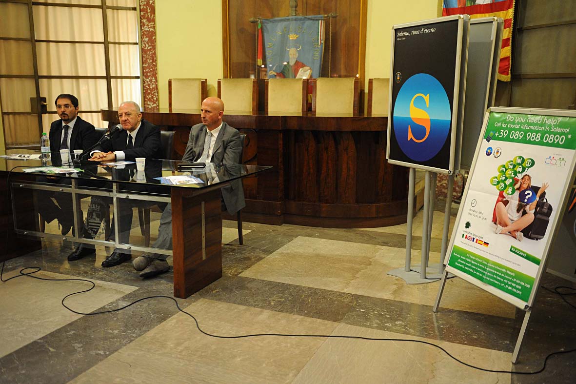   "Salerno Informa 089 988 0890"
