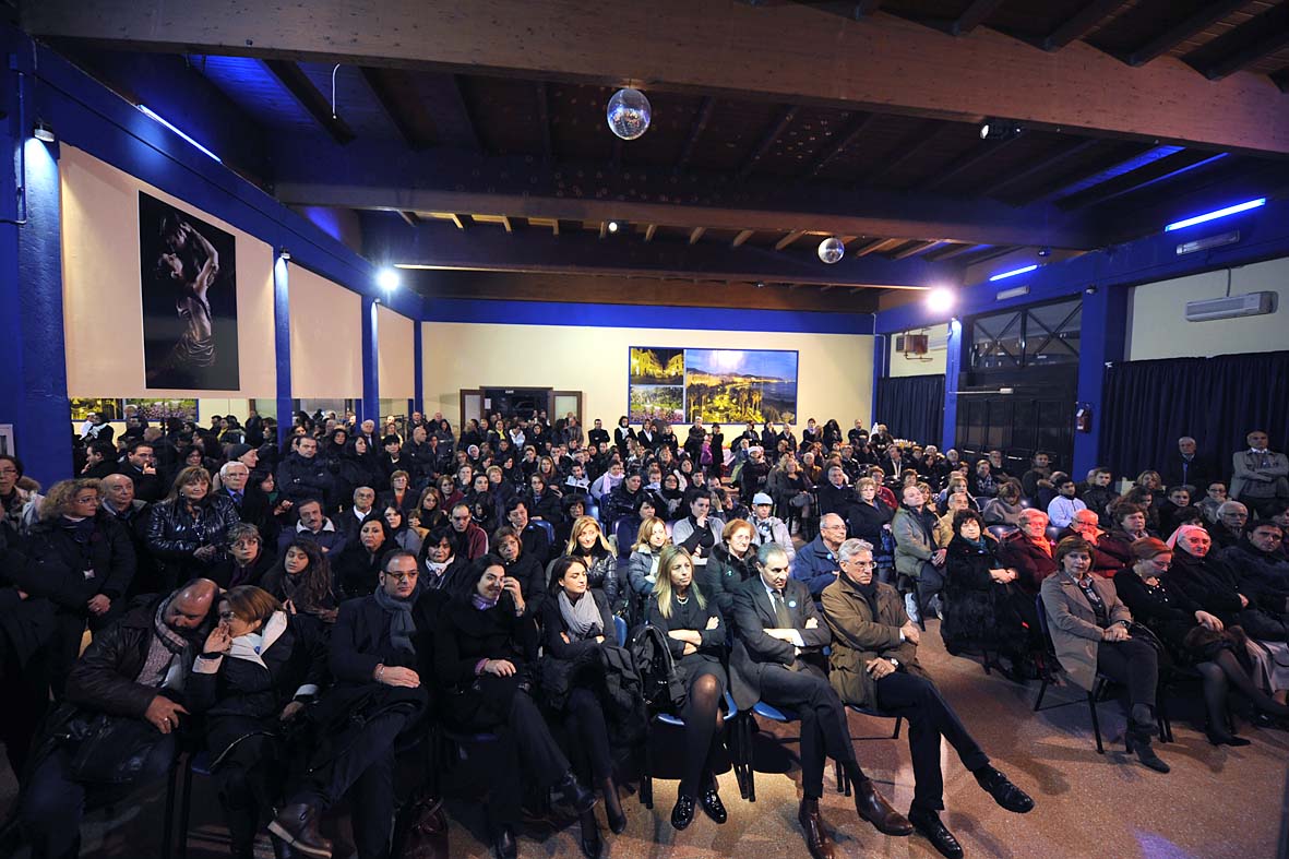   Il Sindaco Vincenzo De Luca incontra la comunita' di Salerno Solidale. 19 dicembre 2011
