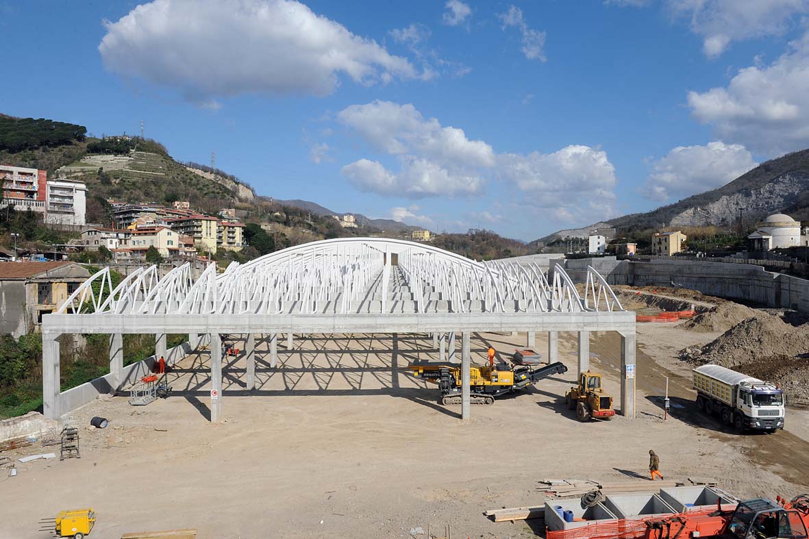   Il Sindaco V. De Luca ed il Presidente G. Lettieri in visita al cantiere nell'area delle ex MCM. Salerno, 12 marzo 2012
