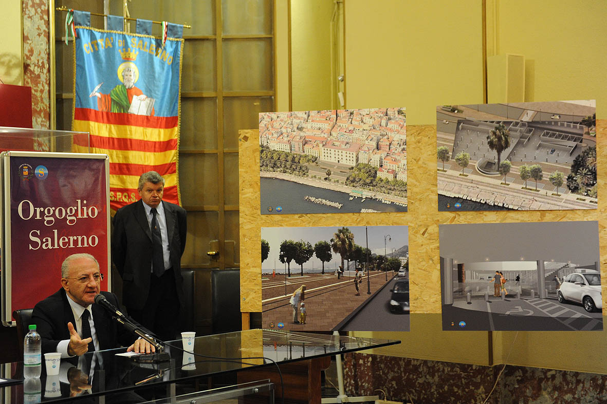   Riqualificazione e parcheggi in Piazza Cavour, con il Sindaco Vincenzo De Luca presentazione del progetto. Sabato 8 settembre 2012.
