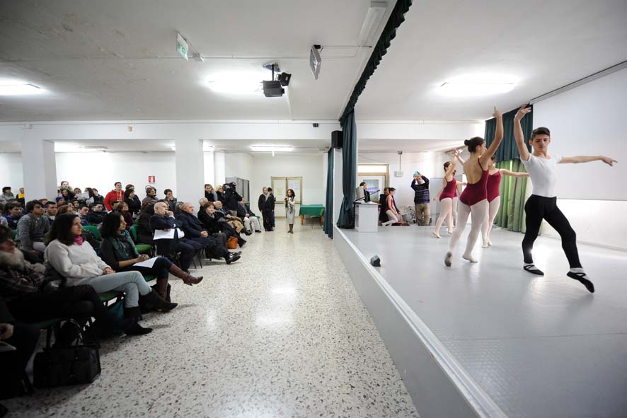   Il Sindaco Vincenzo De Luca in visita alla scuola Alfano I. Salerno, 9 gennaio 2012

