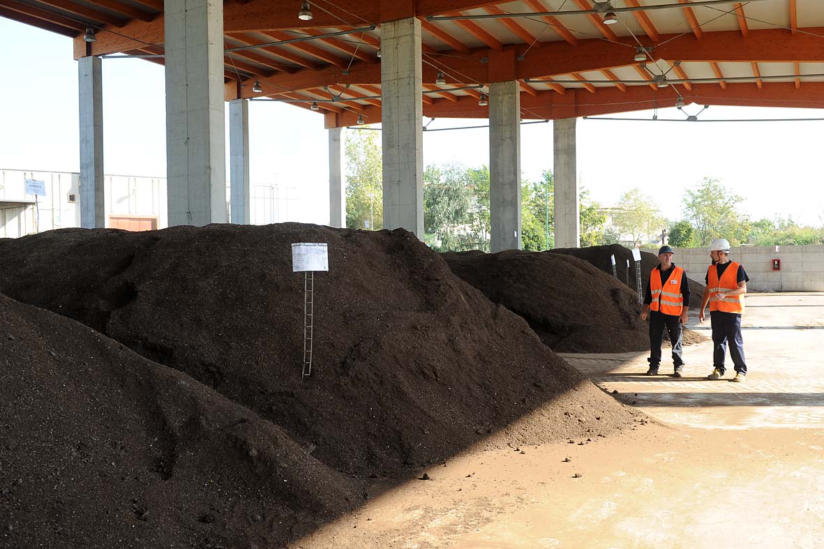   Efficienza energetica, biogas e compost di qualita' all'impianto di compostaggio di Salerno. La visita del Sindaco, 25 ottobre 2012
