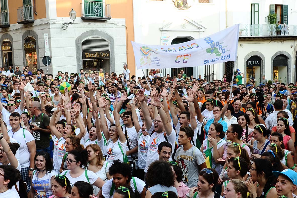   Il Sindaco e Vice Ministro V. De Luca alla Giornata Regionale dei Giovani 2013
