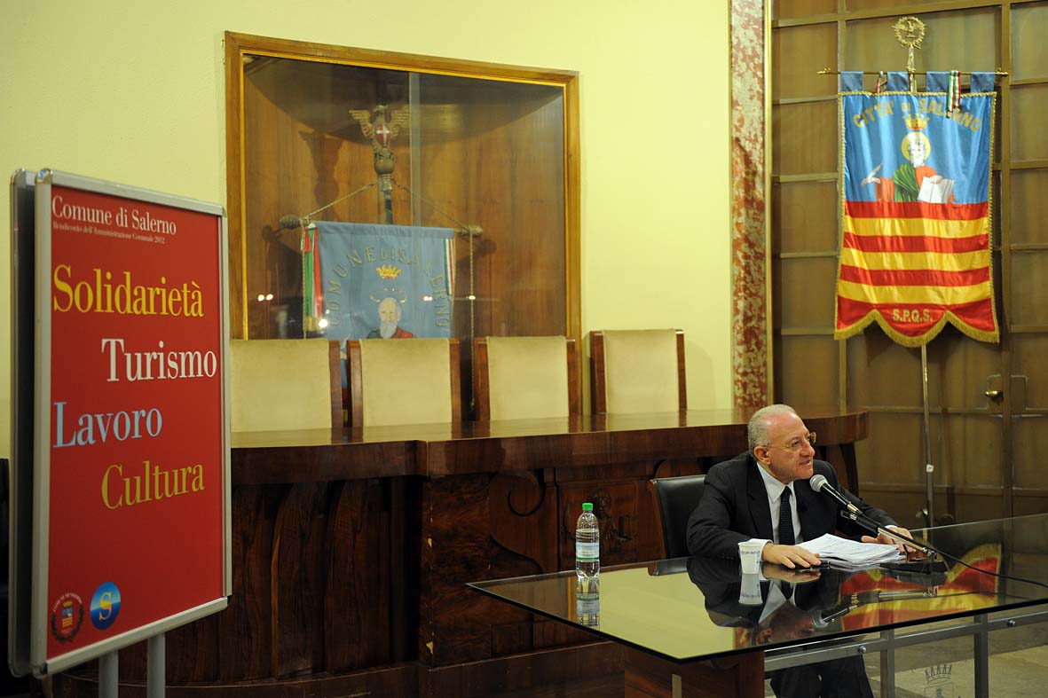   Conferenza stampa di fine anno con il Sindaco Vincenzo De Luca

