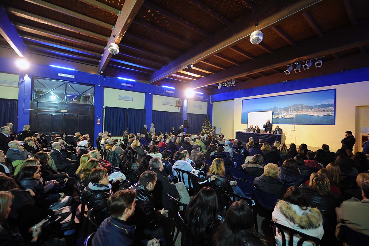   Il Sindaco Vincenzo De Luca incontra la comunita' di Salerno Solidale. 19 dicembre 2011
