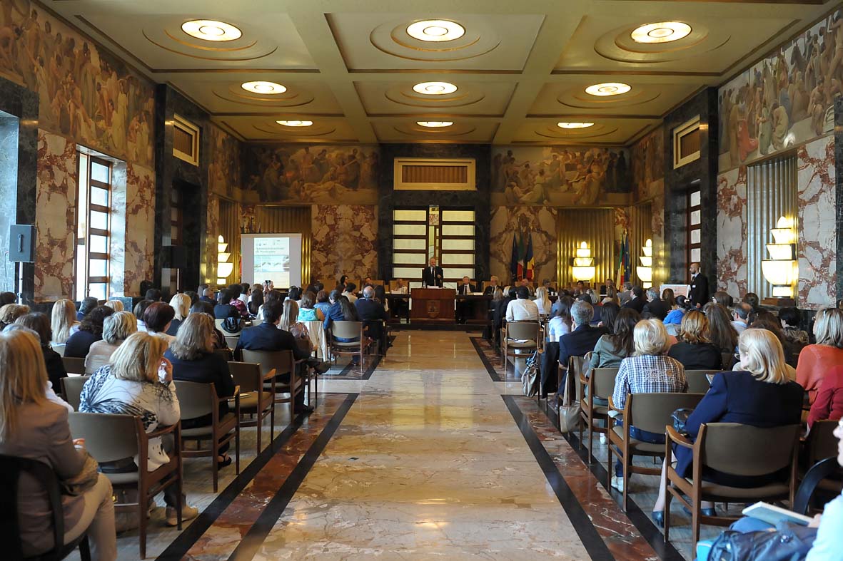   Il Sindaco Vincenzo De Luca interviene al Convegno "Amministrazione di sostegno. Prassi virtuose tra Solidarieta' e Autonomia". Salone dei Marmi, 1 Giugno 2012
