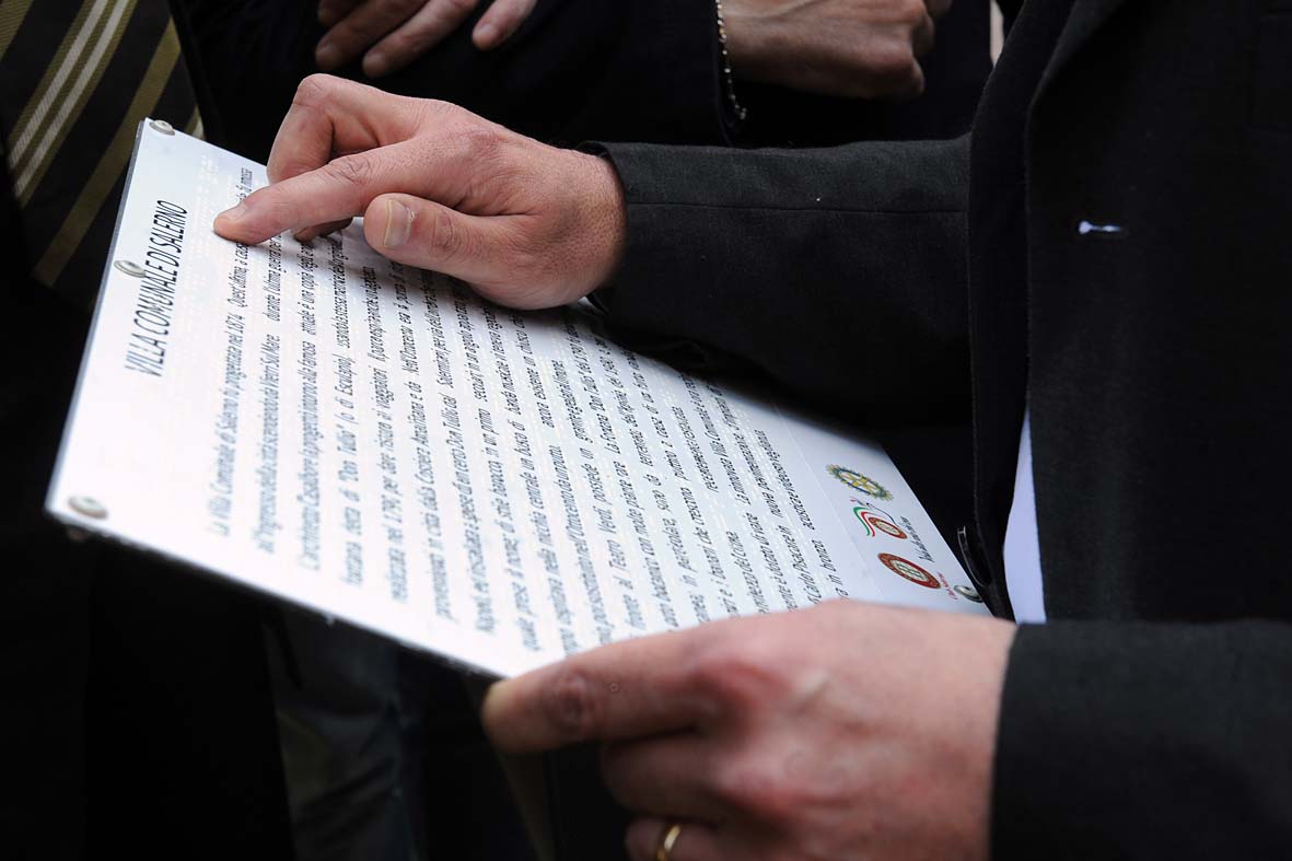   Scoperta targa celebrativa in braille alla Villa Comunale
