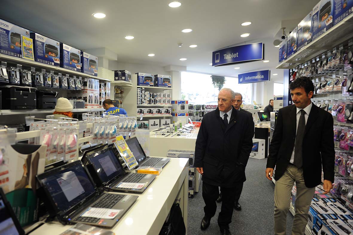   Il Sindaco De Luca all'inaugurazione del maxi-store Euronics Tufano
