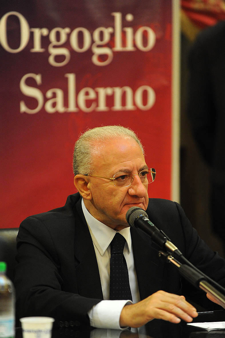   Riqualificazione e parcheggi in Piazza Cavour, con il Sindaco Vincenzo De Luca presentazione del progetto. Sabato 8 settembre 2012.
