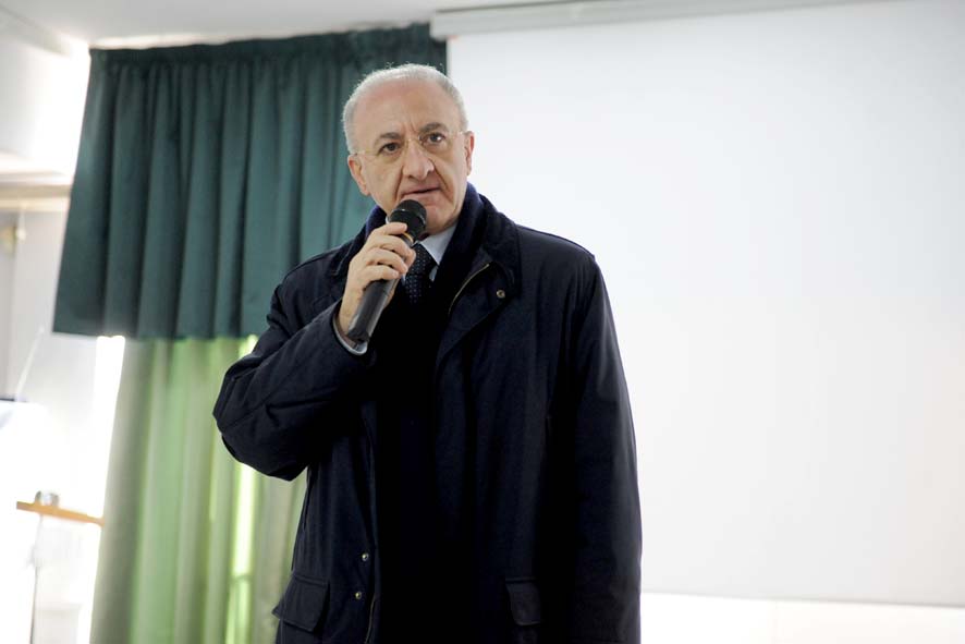   Il Sindaco Vincenzo De Luca in visita alla scuola Alfano I. Salerno, 9 gennaio 2012
