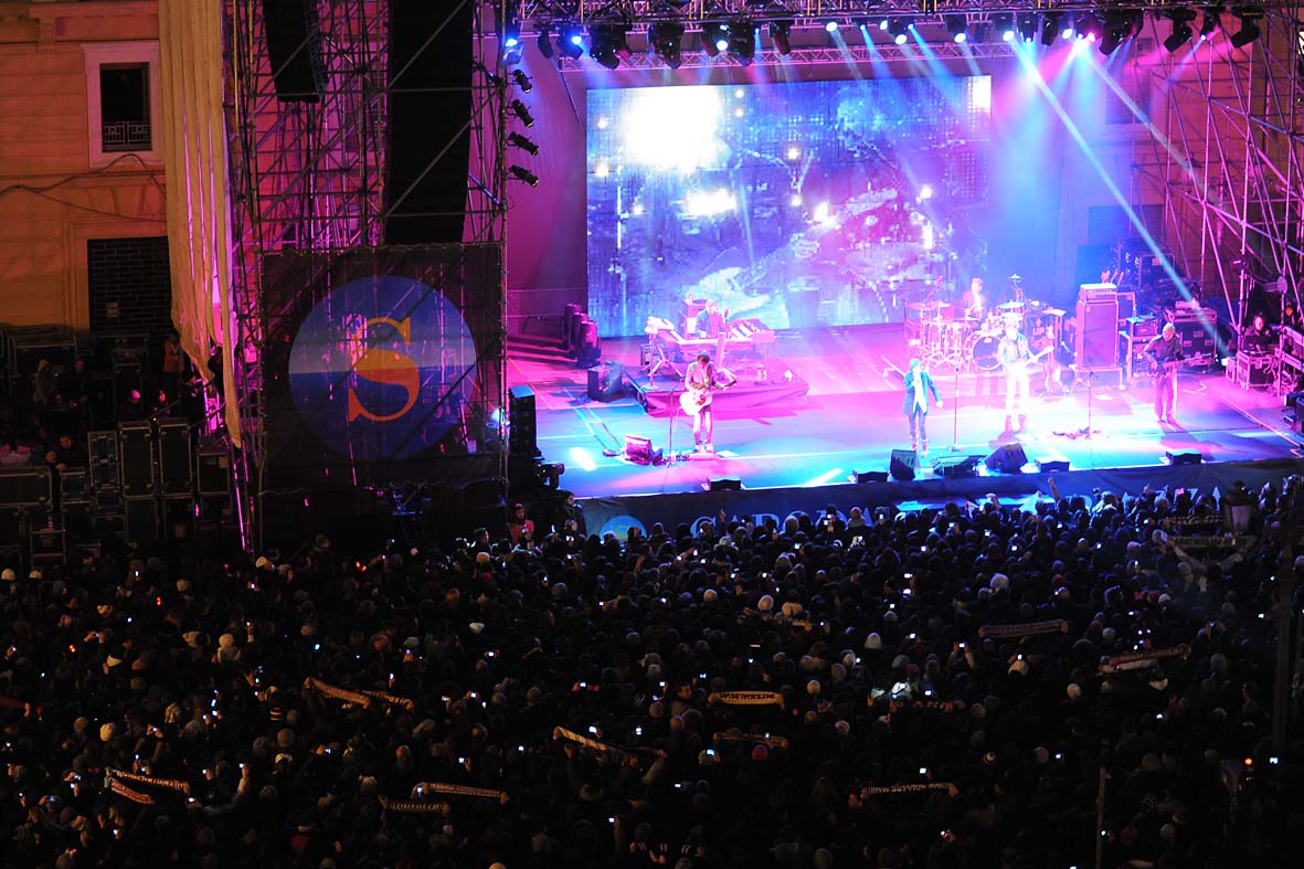   Centomila in piazza con Gianna Nannini ed il Sindaco Vincenzo De Luca. Salerno, 31 dicembre 2011
