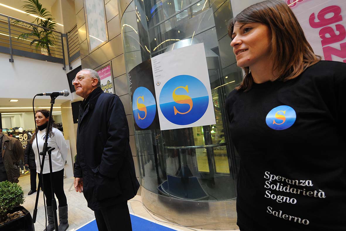   Il Sindaco De Luca inaugura le "Piazze dell'Amore". Salerno, 11 febbraio 2012
