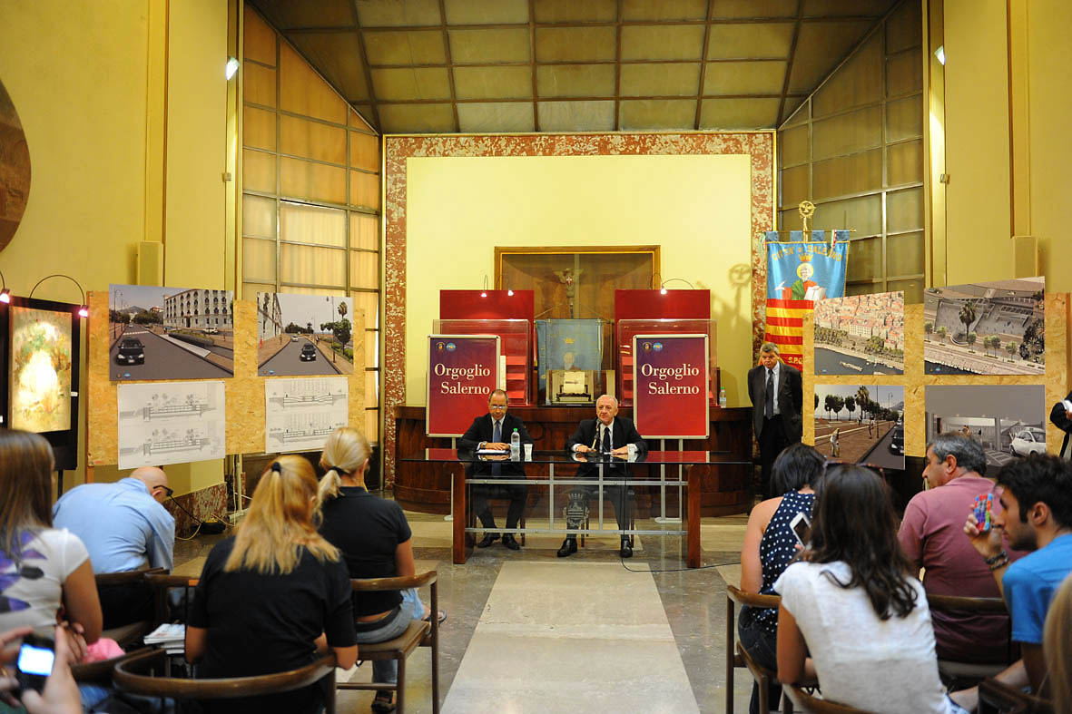   Riqualificazione e parcheggi in Piazza Cavour, con il Sindaco Vincenzo De Luca presentazione del progetto. Sabato 8 settembre 2012.
