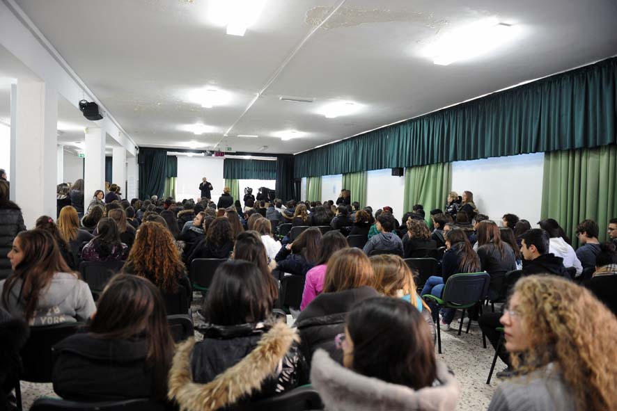   Il Sindaco Vincenzo De Luca in visita alla scuola Alfano I. Salerno, 9 gennaio 2012
