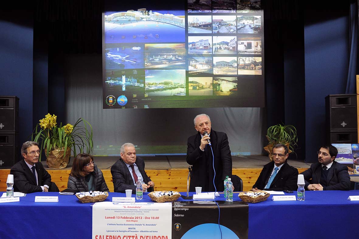   Il Sindaco De Luca ospite dell'incontro-dibattito "Salerno Citta' d'Europa", presso l'Istituto G. Amendola. Salerno, 13 febbraio 2012
