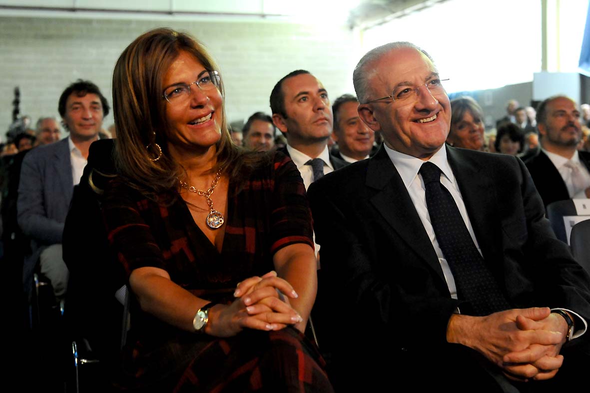   ll Sindaco di Salerno Vincenzo De Luca all'anniversario di fondazione delle Arti Grafiche Boccia. Salerno, 15 Maggio 2012
