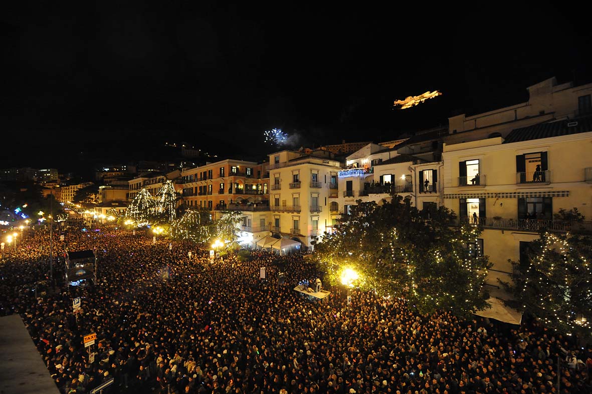   Centomila in piazza con Gianna Nannini ed il Sindaco Vincenzo De Luca. Salerno, 31 dicembre 2011
