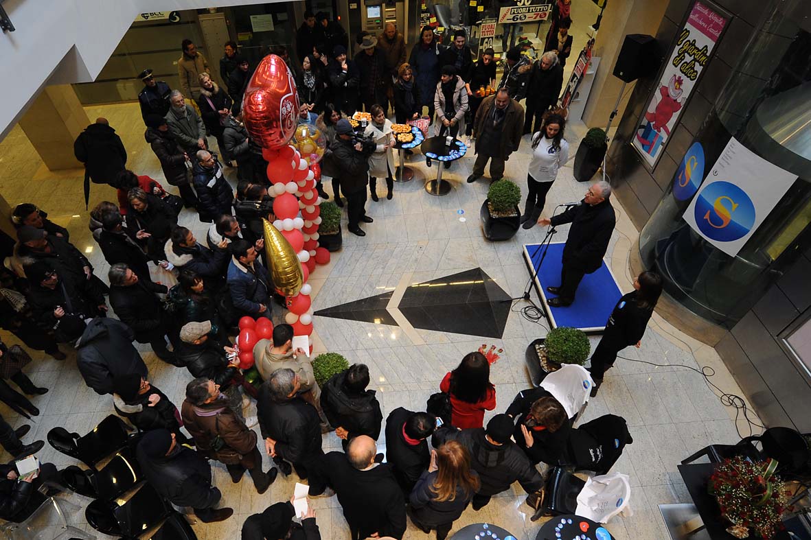   Il Sindaco De Luca inaugura le "Piazze dell'Amore". Salerno, 11 febbraio 2012

