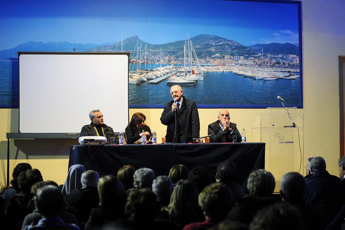   Il Sindaco Vincenzo De Luca incontra la comunita' di Salerno Solidale. 19 dicembre 2011
