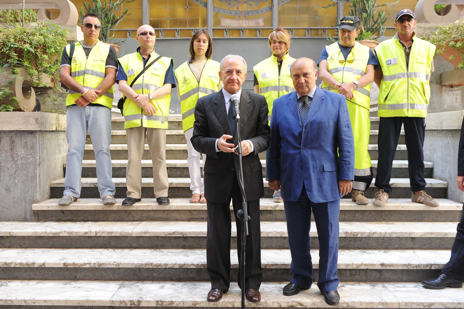   Presentazione del corso di formazione per volontari della Protezione Civile e consegna di nuovi motorini per l'espletamento del servizio. Salerno, 17 giugno 2010
