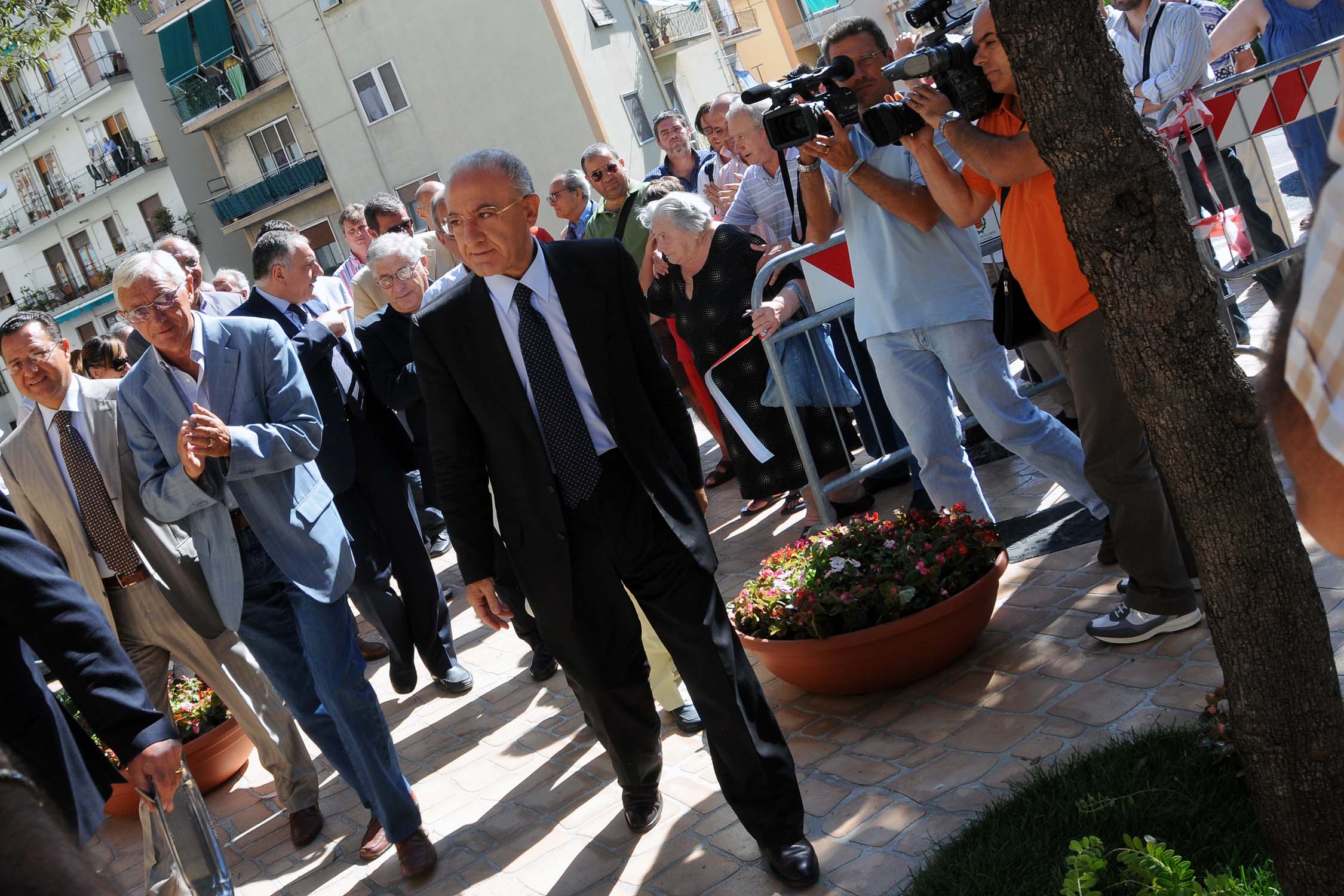   Il Sindaco De Luca inaugura i Giardini di via San Giovanni Bosco. Salerno, 31 agosto 2010
