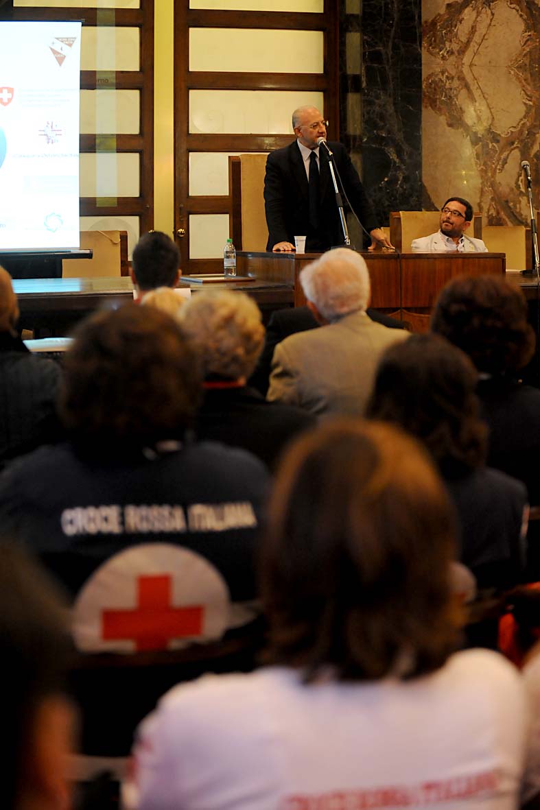   Il Sindaco De Luca alla presentazione del IX Corso di Storia della Croce Rossa 
