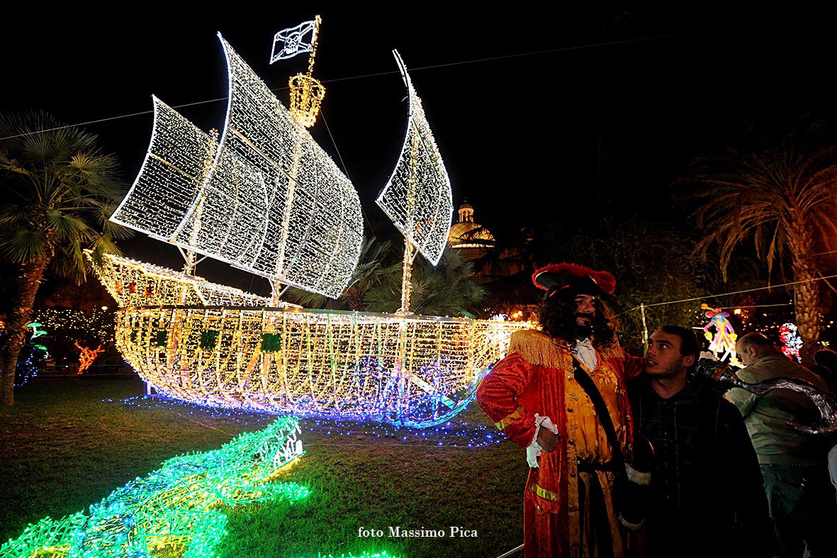   Luci d'Artista 2014 - L'Aurora Boreale. Sole, fiabe, nevi
