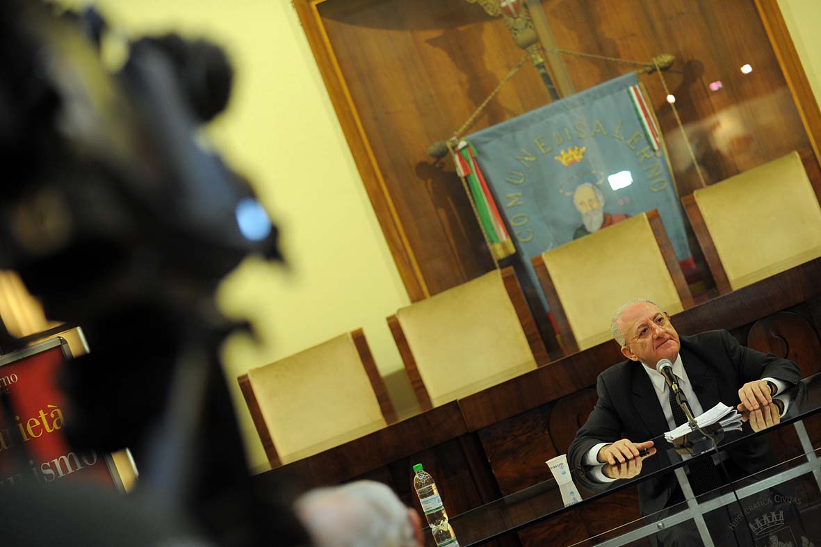   Conferenza stampa di fine anno con il Sindaco Vincenzo De Luca
