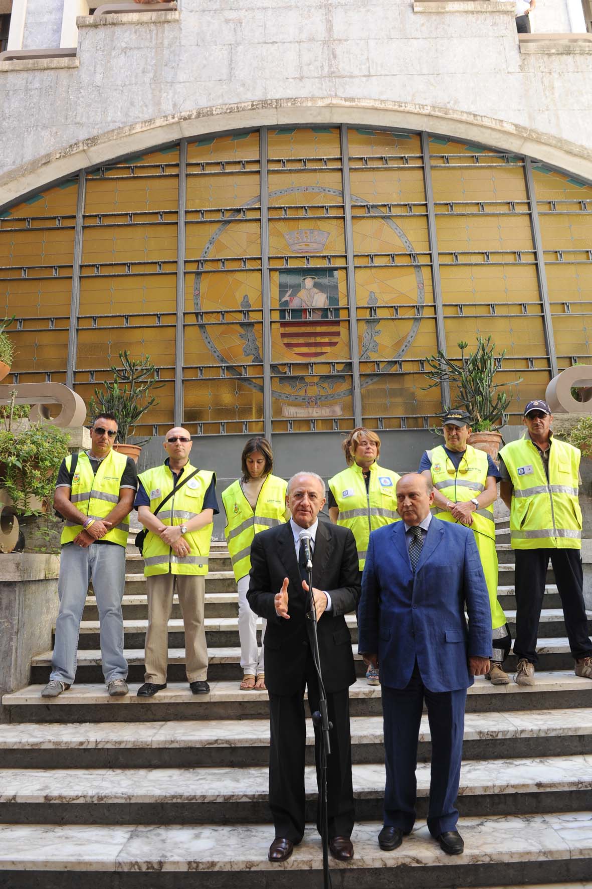   Presentazione del corso di formazione per volontari della Protezione Civile e consegna di nuovi motorini per l'espletamento del servizio. Salerno, 17 giugno 2010
