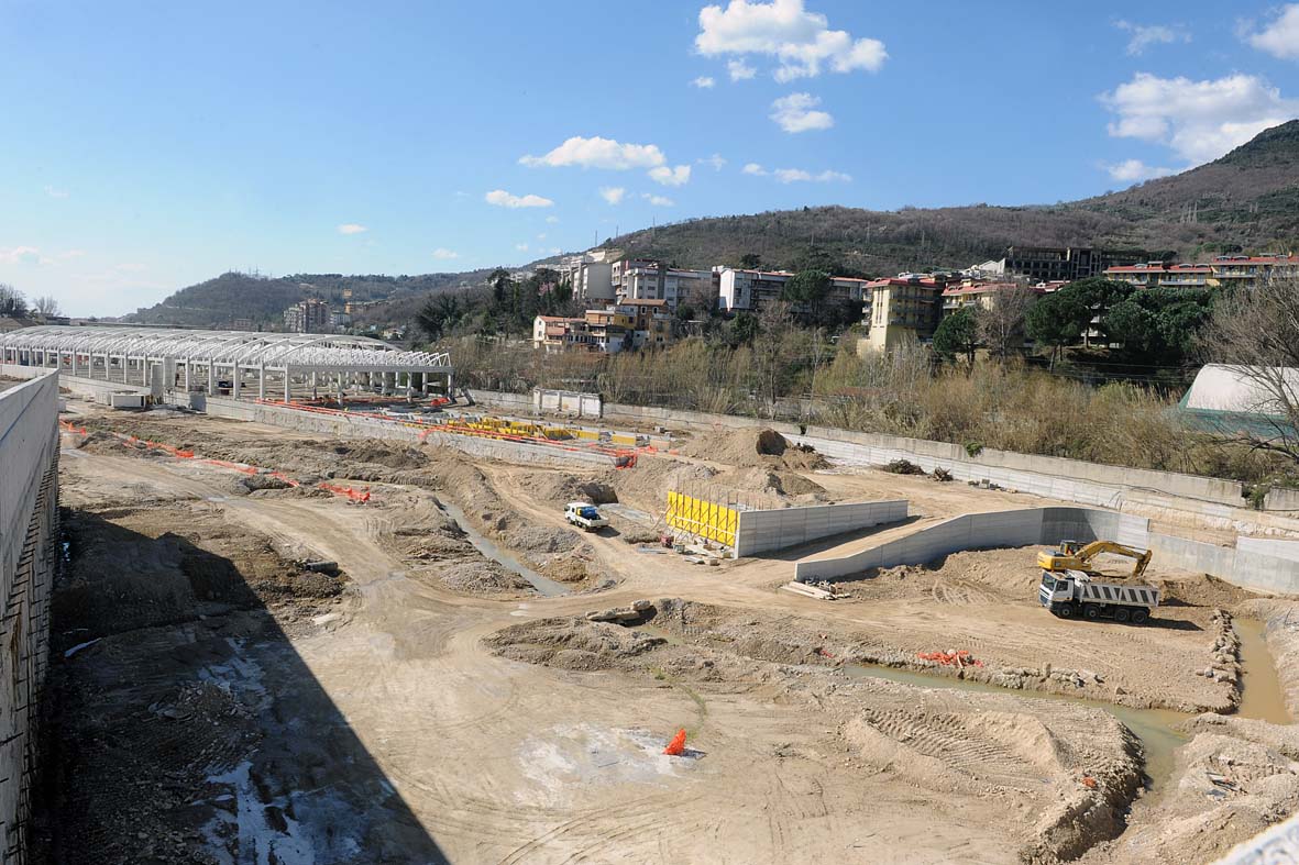   Il Sindaco V. De Luca ed il Presidente G. Lettieri in visita al cantiere nell'area delle ex MCM. Salerno, 12 marzo 2012
