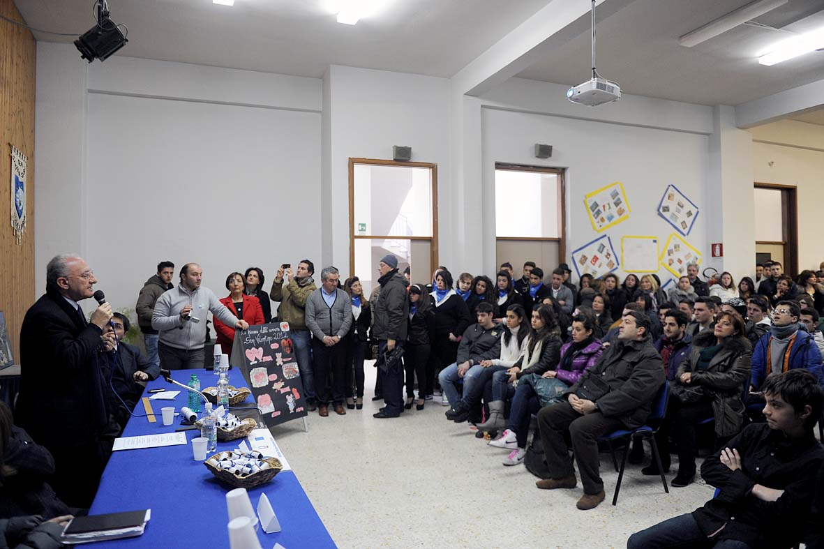   Il Sindaco De Luca ospite dell'incontro-dibattito "Salerno Citta' d'Europa", presso l'Istituto G. Amendola. Salerno, 13 febbraio 2012
