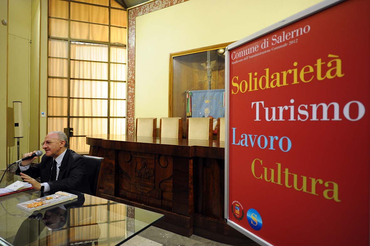   Conferenza stampa di fine anno con il Sindaco Vincenzo De Luca

